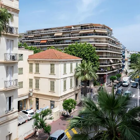 - 300m Apartment Juan-les-Pins