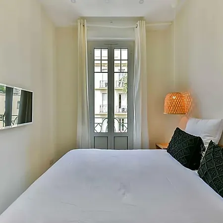 - 300m Apartamento