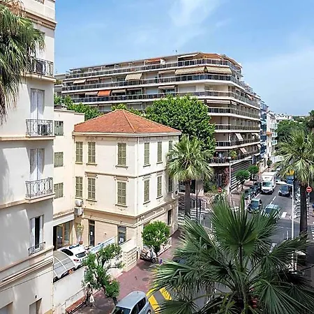 - 300m * Juan-les-Pins